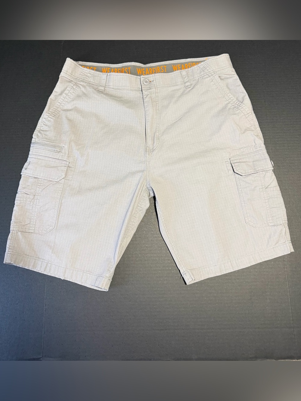 Men's Light Gray Cargo Shorts with Utility Pockets